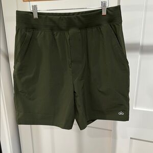 ALO Repetition Short 7” Green Athletic Shorts